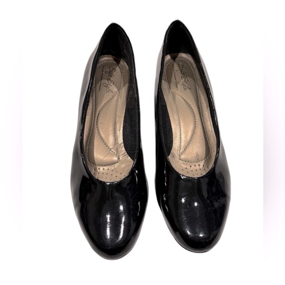 Hush Puppies Soft Style Angel II Black Patent 1" Block Heel Pumps Size 9 - Picture 1 of 5